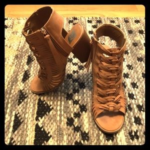 Strappy chunky sandal heels 8 1/2